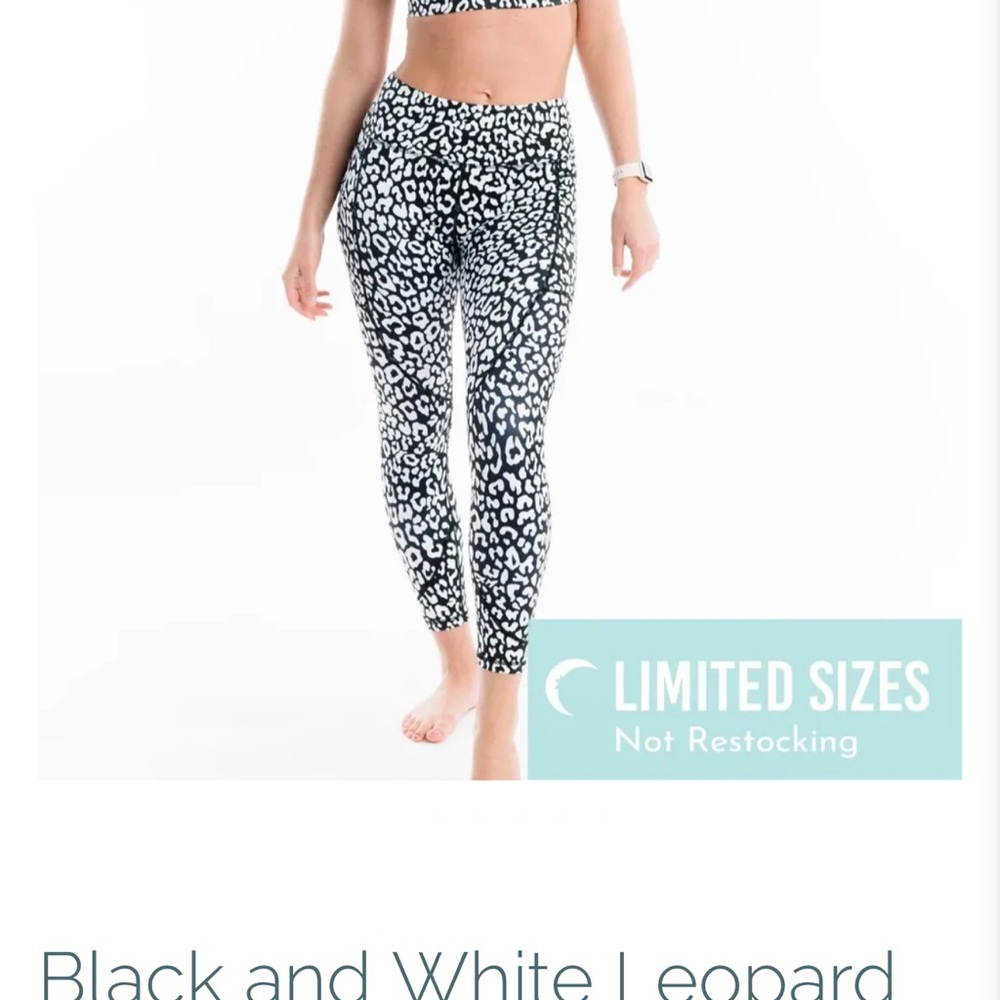 Black and White Leopard Leggings